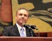 Carlos Ochoa censurado