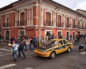 taxistas que protestan contra Uber y Cabify