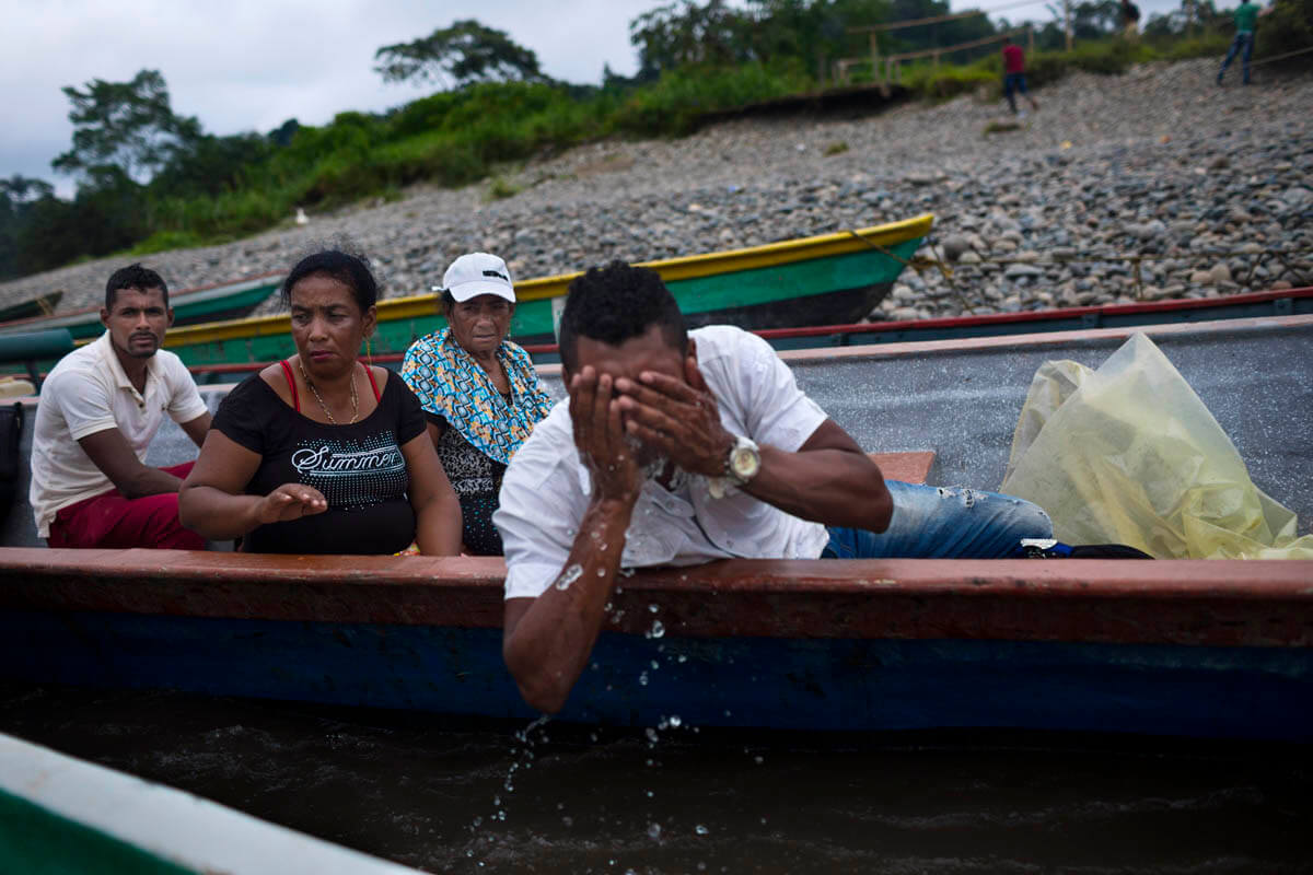 Ensayo fotográfico en El Tandil, Tumaco, una semana después del asesinato de campesinos por la Policía Nacional de Colombia. Foto de Manu Brabo.