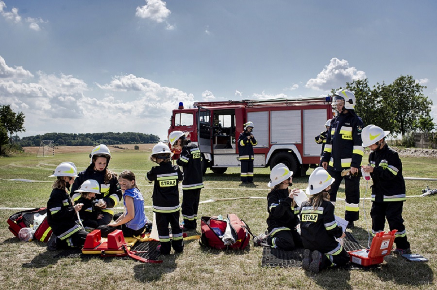 Solo nacen mujeres, en un Miejsce Odrzańskie, Polonia