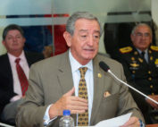 Oswaldo Jarrín habla en la Asamblea