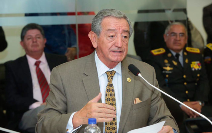 Oswaldo Jarrín habla en la Asamblea