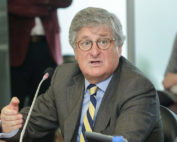 Francisco Carrión renunció a la Embajada