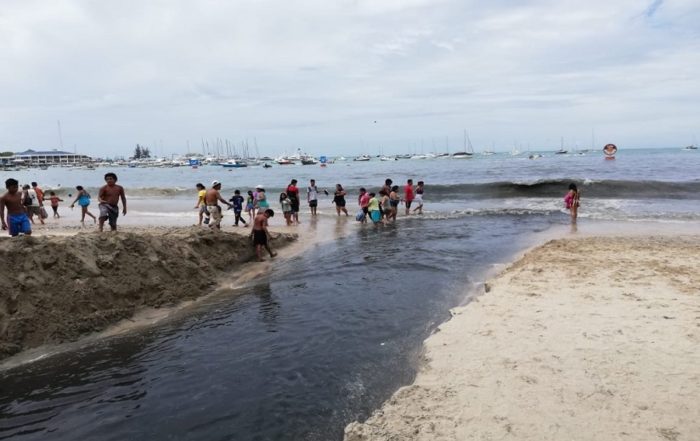 Agua negra en Salinas