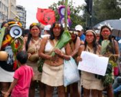 mujeres amazónicas entregan firmas a la Fiscalía