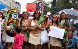 mujeres amazónicas entregan firmas a la Fiscalía