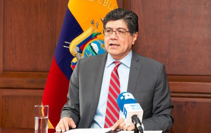 José Valencia renunció