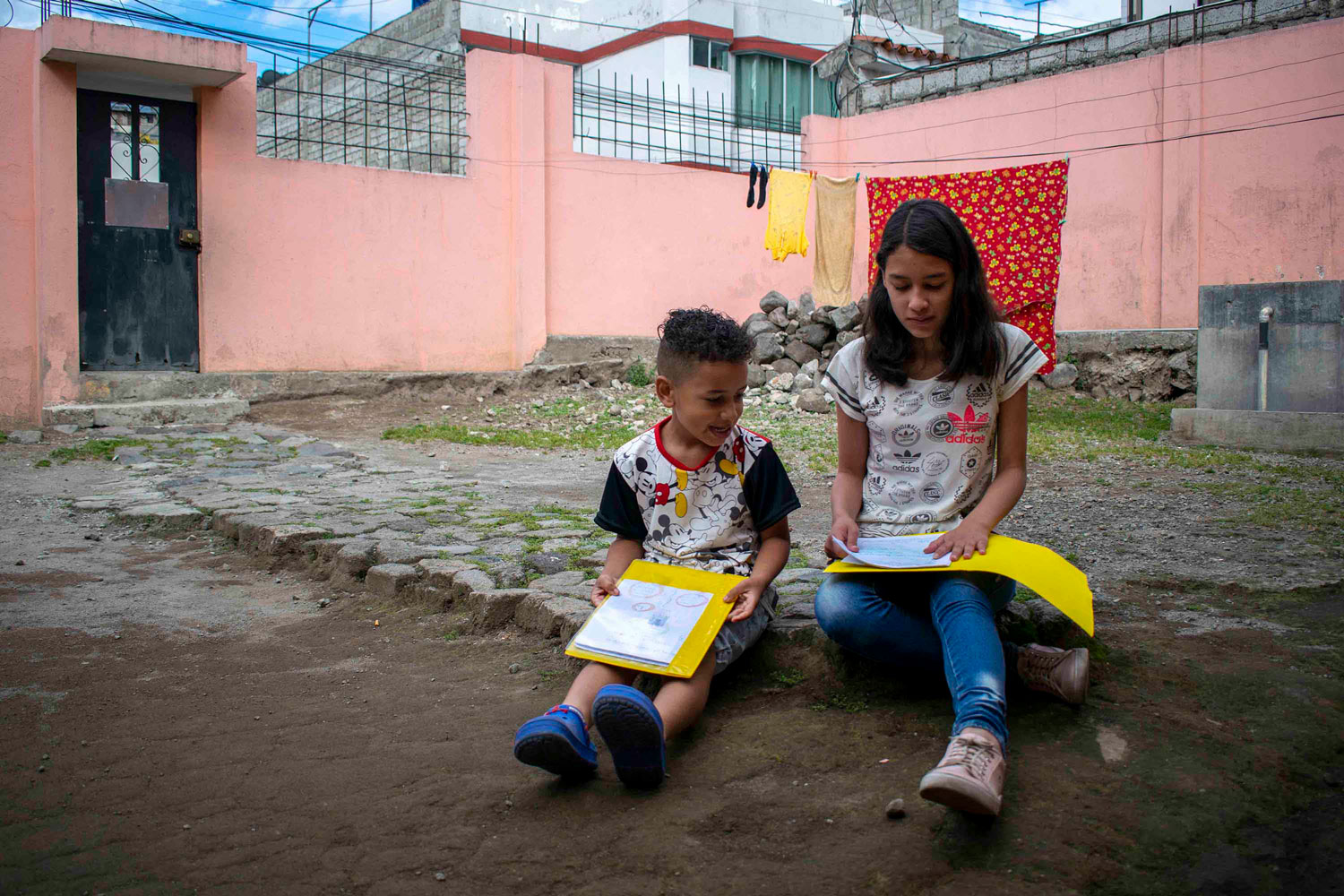 niños venezolanos en Ecuador