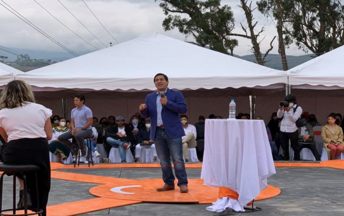Andrés Arauz denuncia ataques