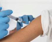 dos dosis de la vacuna contra el covid-19