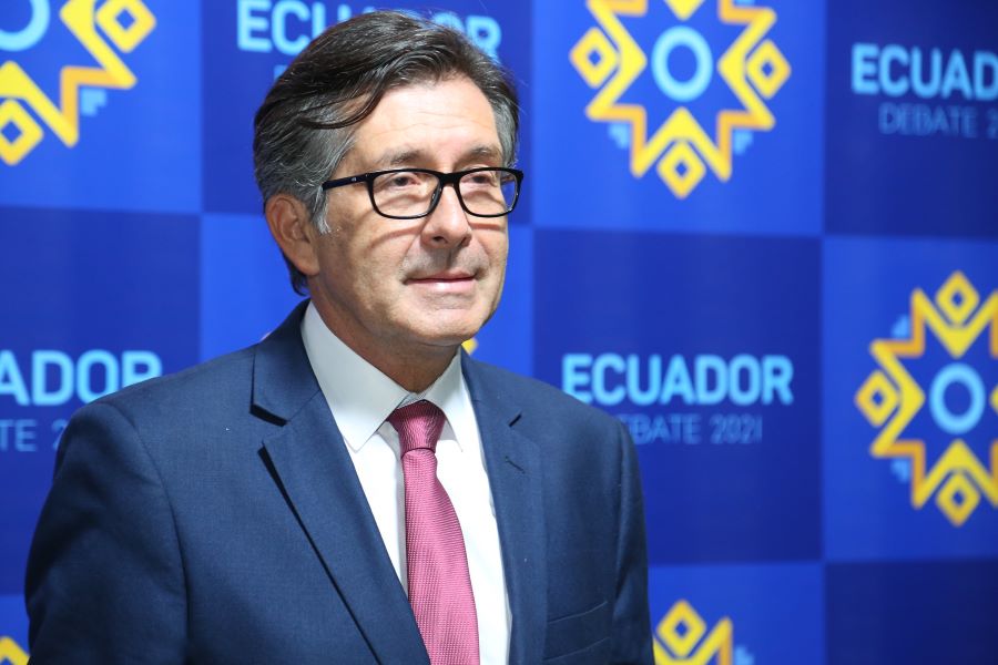 César Montúfar compra de la vacuna