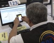 denuncia a consejeros del CNE