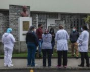 médicos en Cuenca protestan