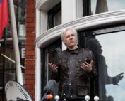 retira nacionalidad ecuatoriana a Julian Assange