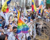 Yaku Pérez entrega documentos