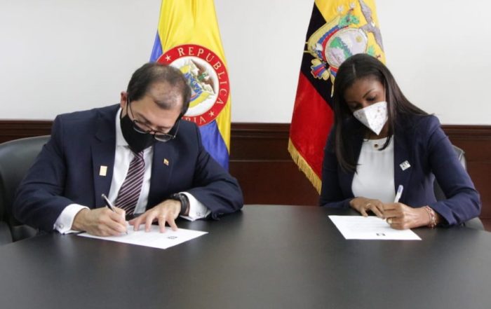 presión a fiscales de Ecuador y Colombia