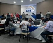 vigilia de simpatizantes de Pachakutik