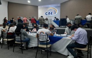 vigilia de simpatizantes de Pachakutik