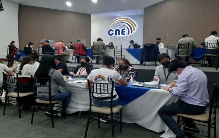 vigilia de simpatizantes de Pachakutik