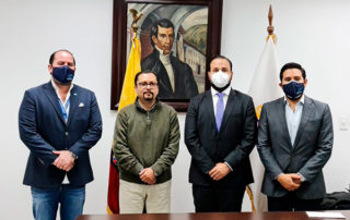 Alcaldía de Guayaquil acordó entrega de vacunas