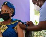 usar vacuna de AstraZeneca