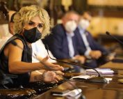 insiste en la compra de vacuna