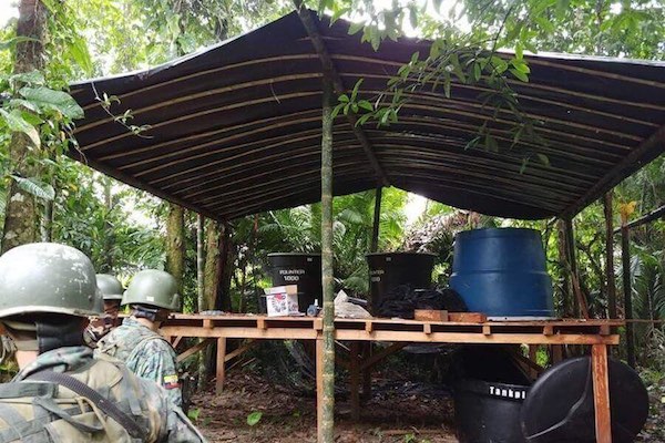 instalaciones ilegales de coca en Ecuador