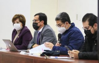 semáforo amarillo en Ambato