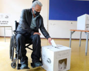 Lenín Moreno votó en la segunda vuelta