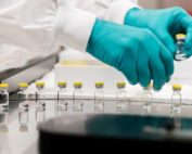 suspender vacuna de Johnson & Johnson