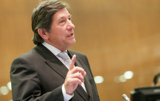 quién es César Rohón