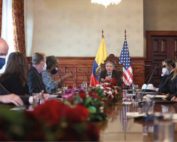 reunión diplomática