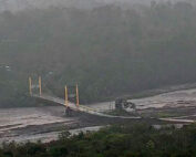 puente sobre el río Upano