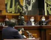 Avanza de juicio político