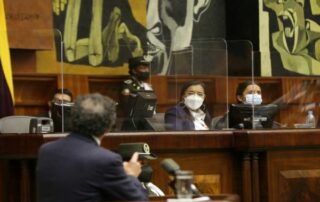 Avanza de juicio político