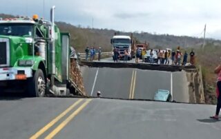 puente en la vía entre Manabí y Guayas.