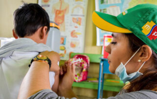 Vacunación de niños contra covid-19 en Ecuador