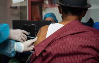 refuerzo de vacuna contra covid-19 en Ecuador