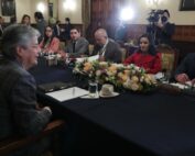reunión del gobierno con Izquierda Democrática