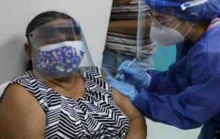 ¿Te vacunaste contra el covid-19 en el exterior? Así te puedes registrar en el Ecuador