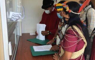 acción contra política minera