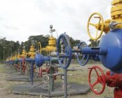 más petróleo