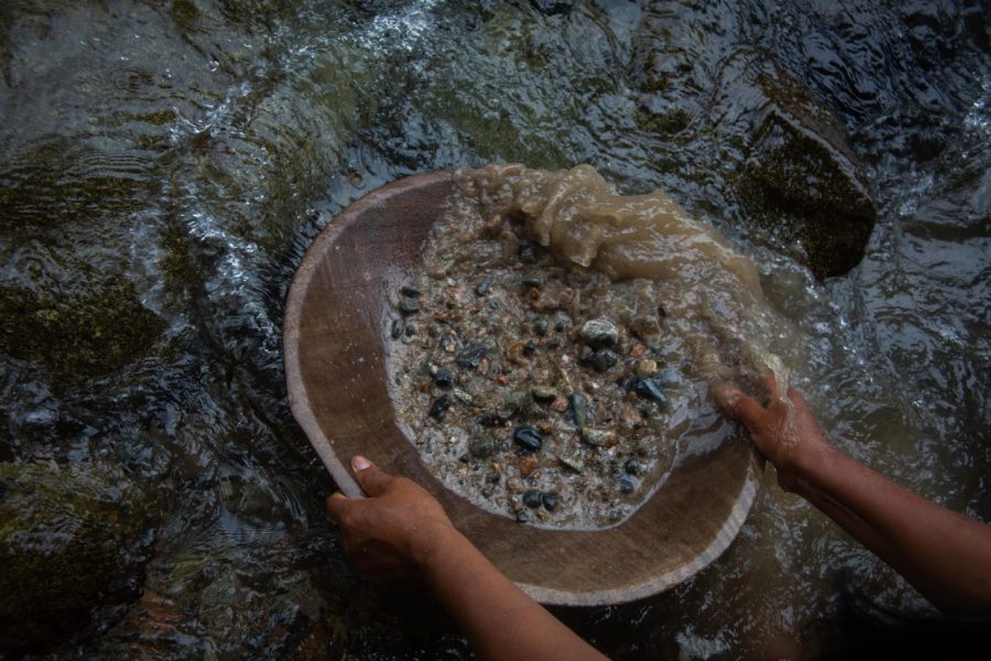 minería artesana en el río Jatunyacu 