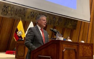 Comisión recomienda archivar juicio político contra contralor Riofrío