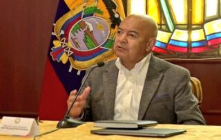 tres veces al Ministerio de Defensa