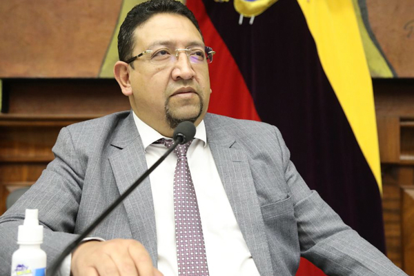 Virgilio Saquicela fue expulsado