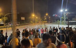 muerto en manifestaciones en el Puyo desata ira de la población