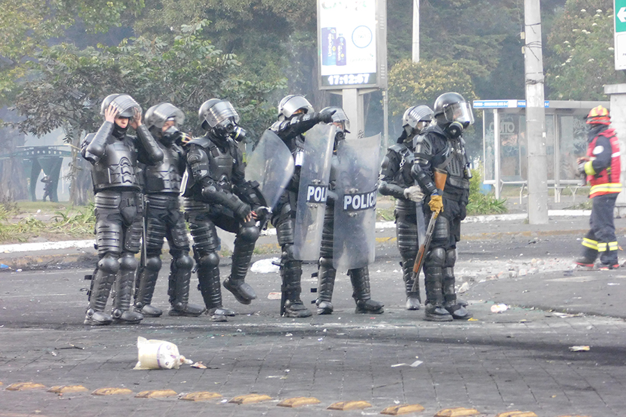 policías armas 