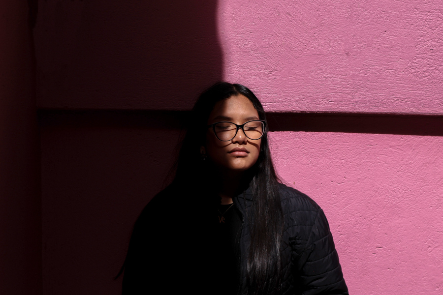 Nickole, adolescente migrante