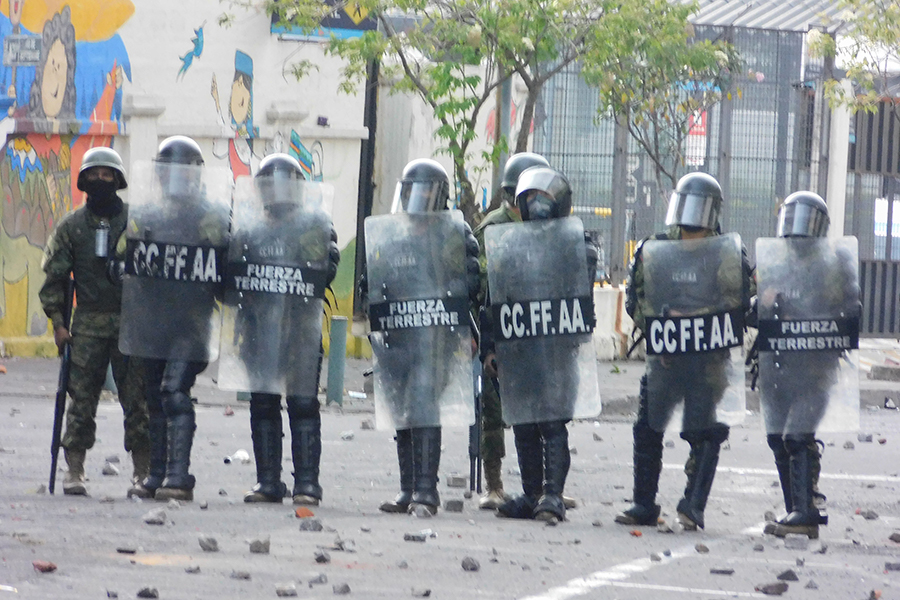 militares en manifestaciones